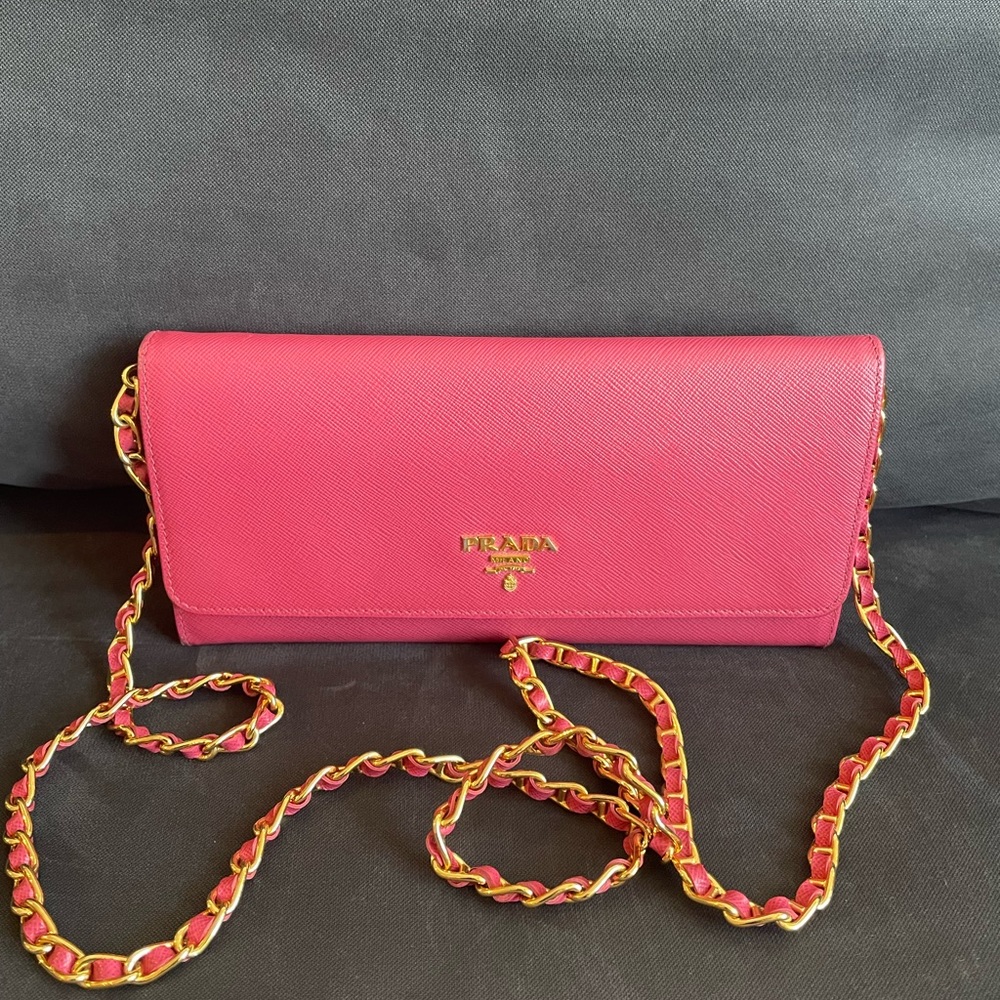 Prada wallet on chain